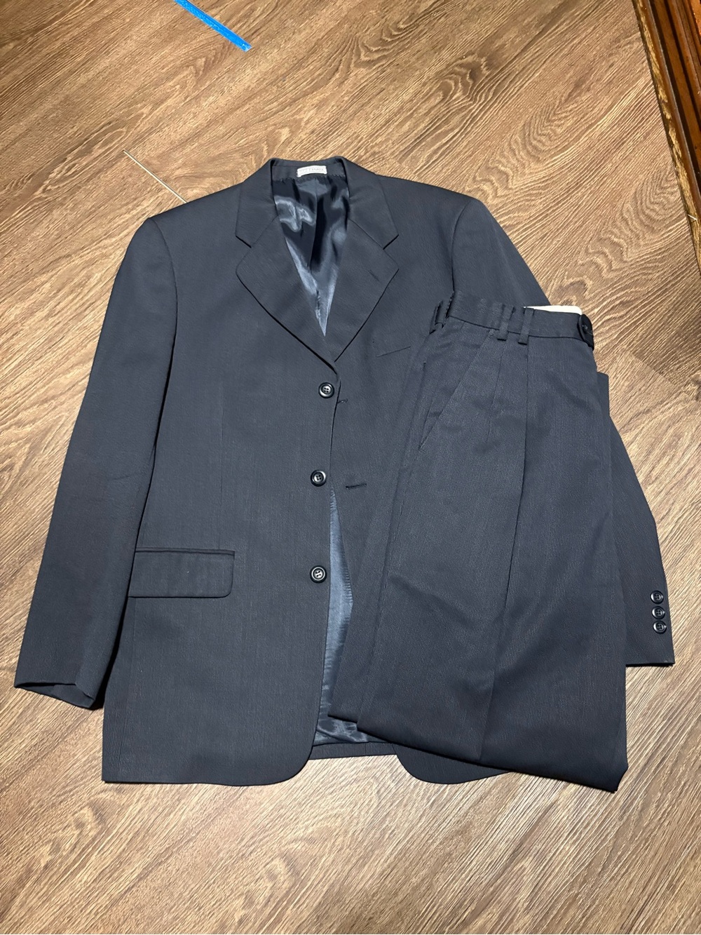 Classic Men's Dark Charcoal Two-Piece Suit Jacket & Pants